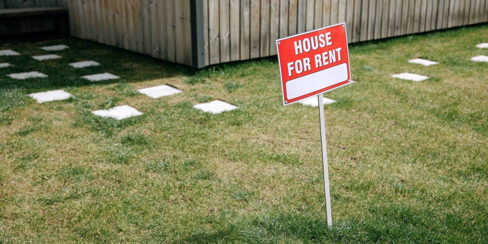 for rent sign outside home